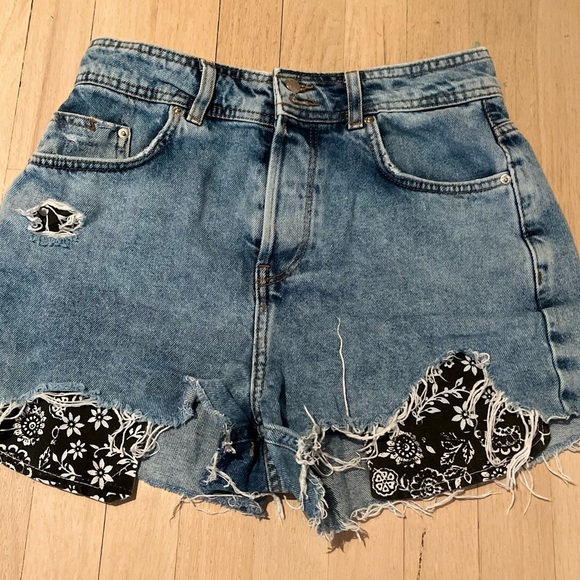 Forever 21 Patterned Pockets Jean Shorts - Picture 1 of 3